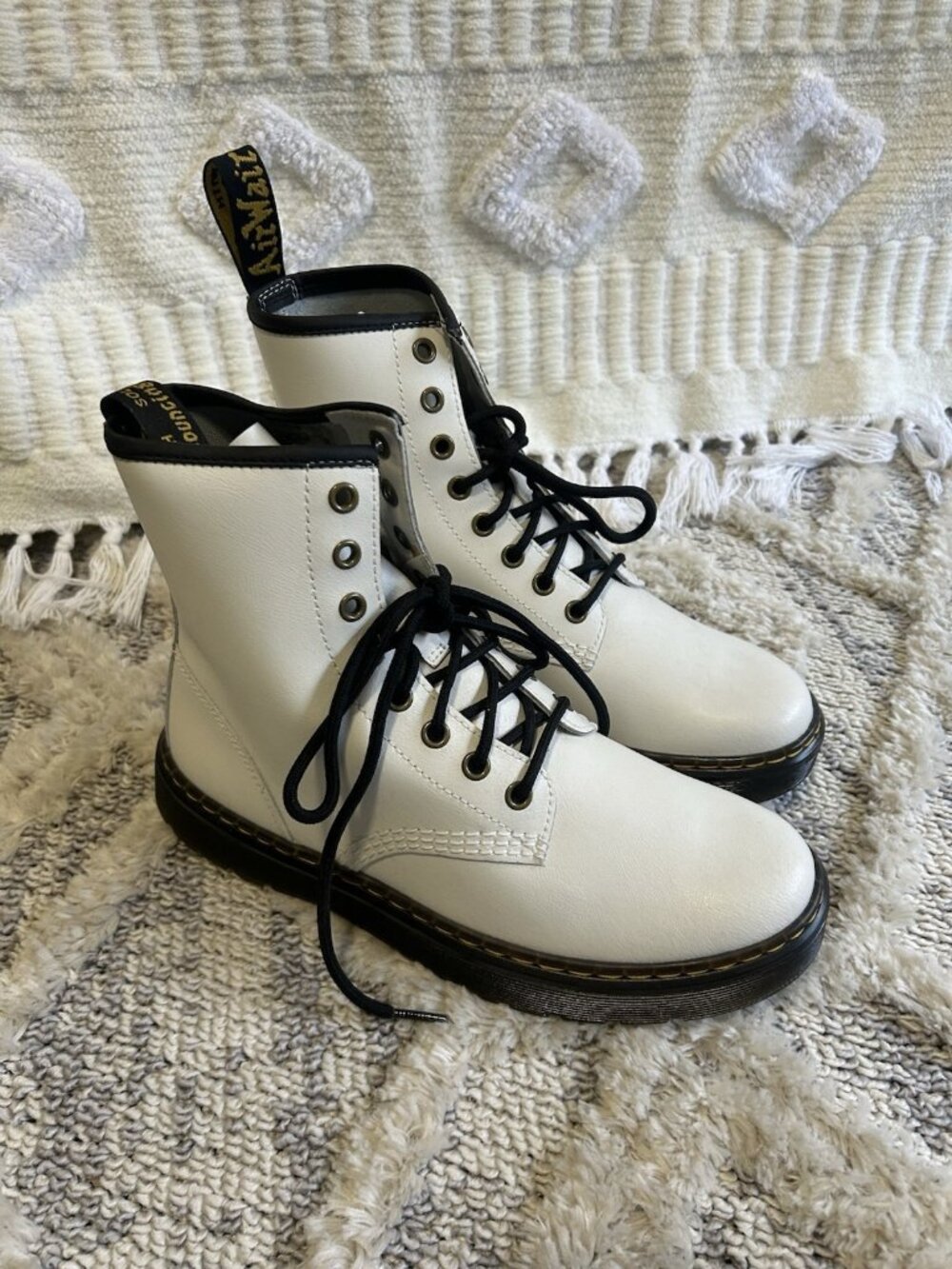 Dr Martens Zavala White Leather Lace Up Boots Women's Size 8 Men's Size 7 NWOB